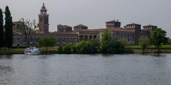 Mantova, la città circondata dall'acqua