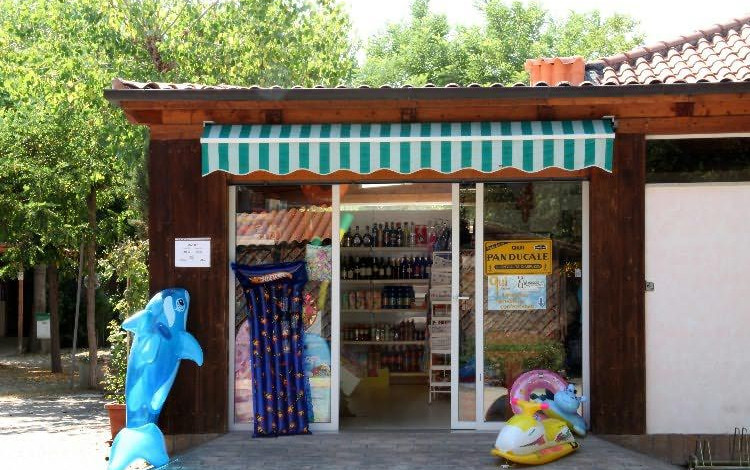 Pineto Beach Village & Camping