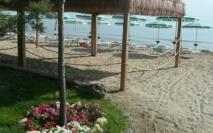 Pineto Beach Village & Camping