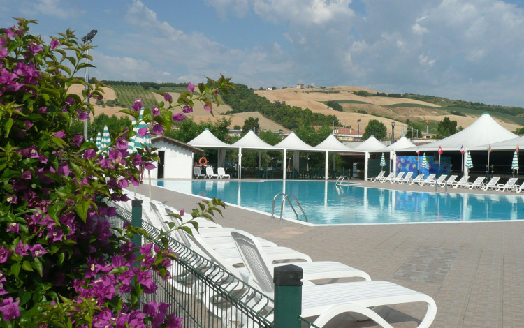 Pineto Beach Village & Camping