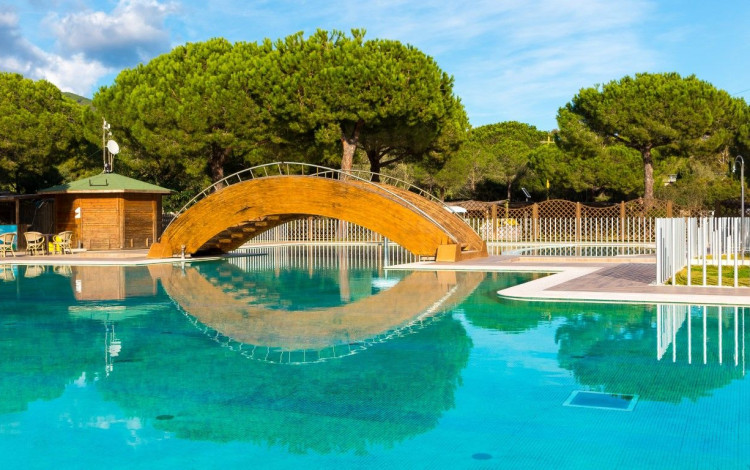 Camping Lacona Pineta