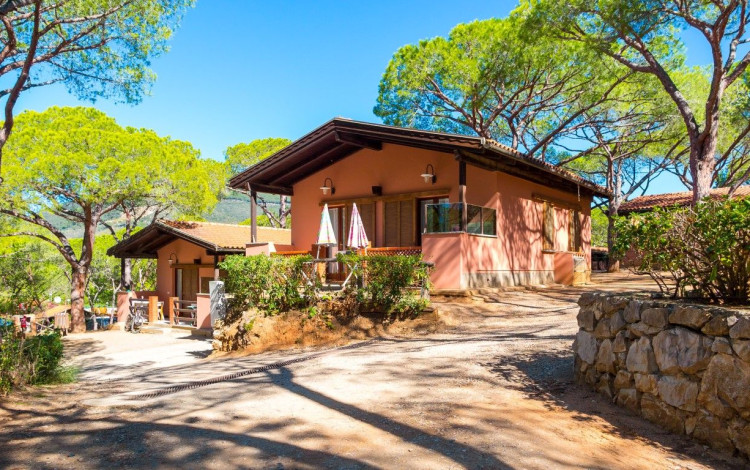 Camping Lacona Pineta