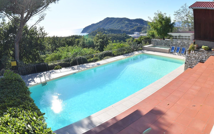 Camping Mare Monti