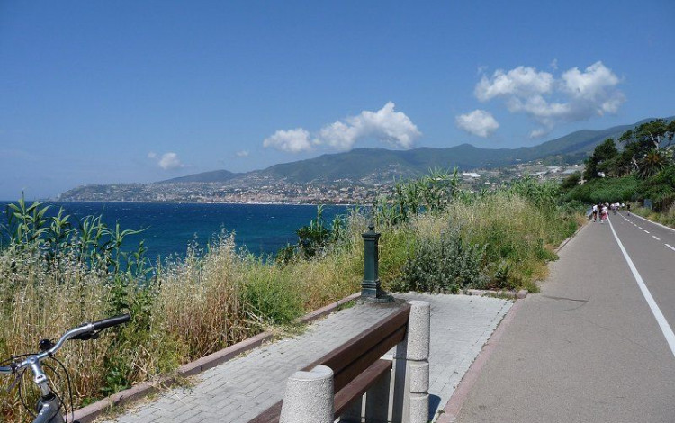 Pedalando tra i Santi