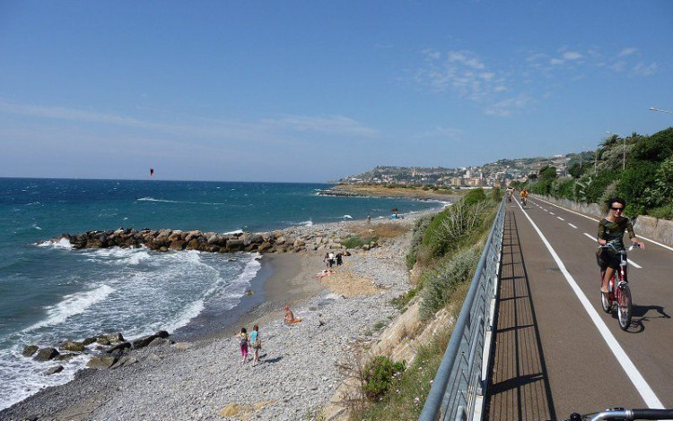 Pedalando tra i Santi