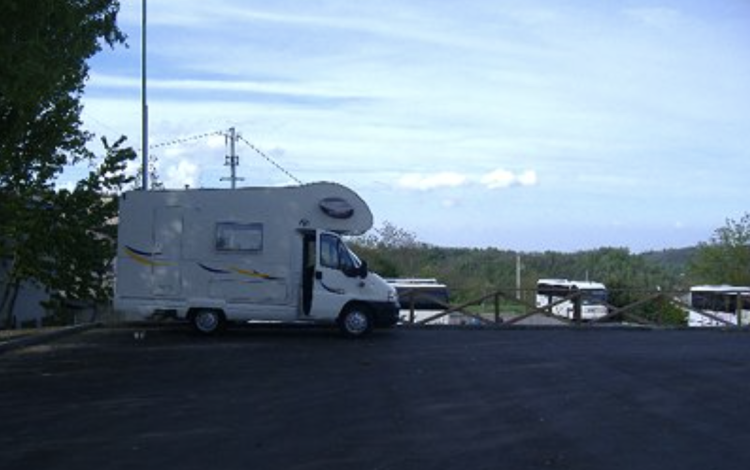 Al castello di Gropparello in camper