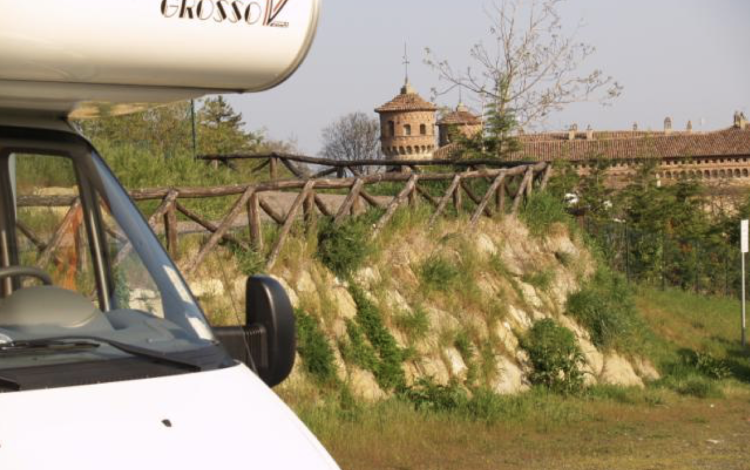 Peppone, Don Camillo e i Castelli 