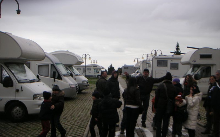 Cinque amici in camper