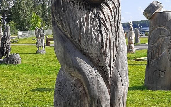 Le statue di legno di Kivijärvi