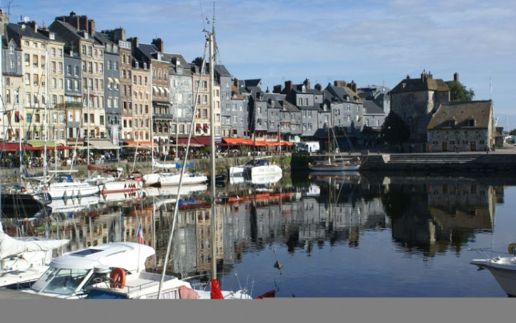 Parigi, lo Sbarco, il mare e i Castelli