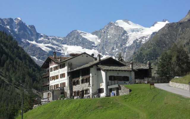 Ai piedi del Gran Paradiso