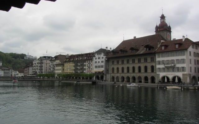 Berna e Lucerna, slalom tra la pioggia