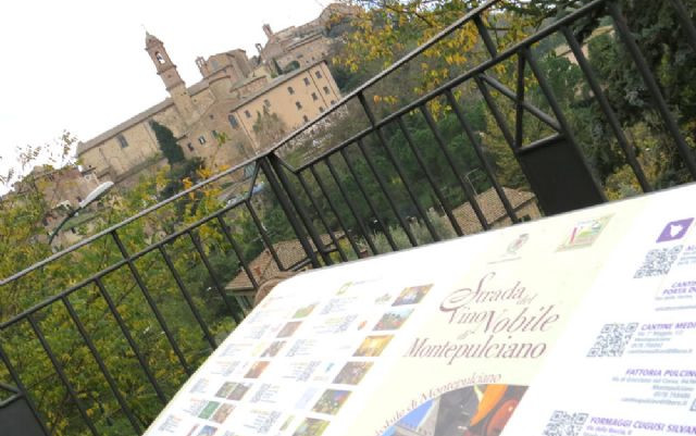 Montepulciano Mercatini e Castello di Babbo Natale