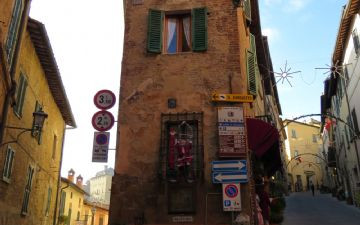 Montepulciano Mercatini e Castello di Babbo Natale