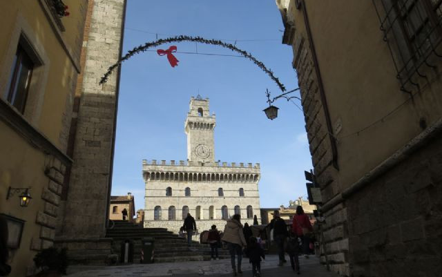 Montepulciano Mercatini e Castello di Babbo Natale