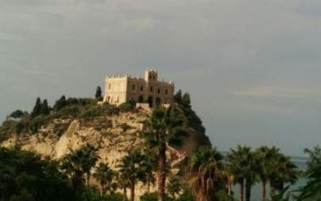  La Campania, Tropea e il vulcano Stromboli
