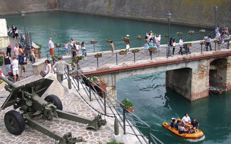 Sotto al lago di Garda...