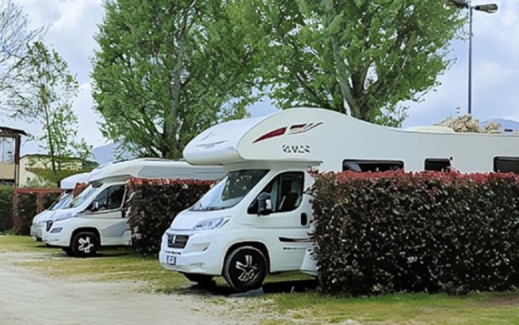 Area sosta camper e caravan Il Serchio